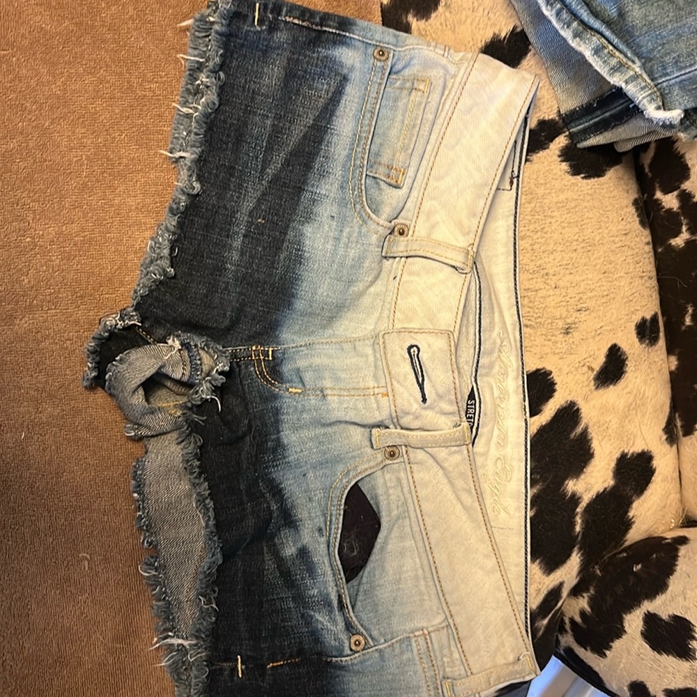 Women’s American Eagle Distressed Shorts size 6